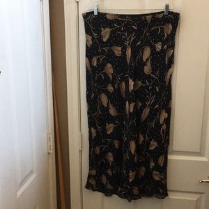 FINAL MARKDOWN Ladies’ R. J. Collection silk Skirt (L)